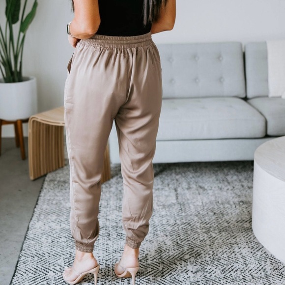 NWOT Lauriebelles “Keep Going Joggers” - Picture 4 of 8